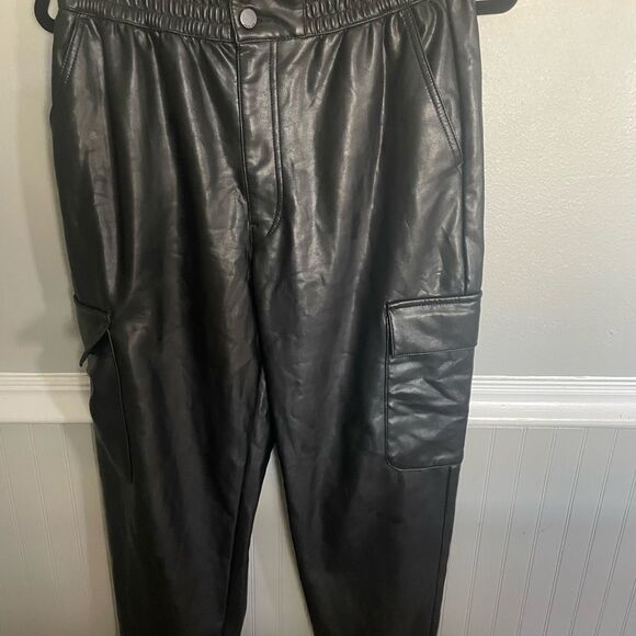 Abercrombie & Fitch Faux Leather Cargo Pants Black Women's Size Medium - Picture 5 of 12